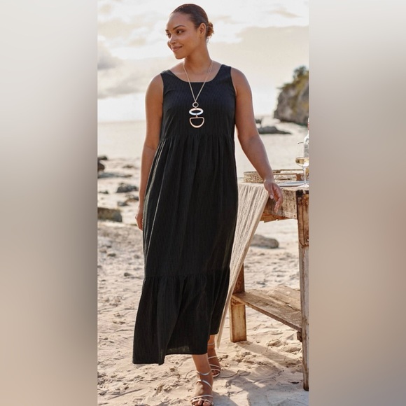 J.JILL‎ SMOCKED-BACK FLOUNCED-HEM MAXI DRESS IN BLACK - Picture 1 of 10